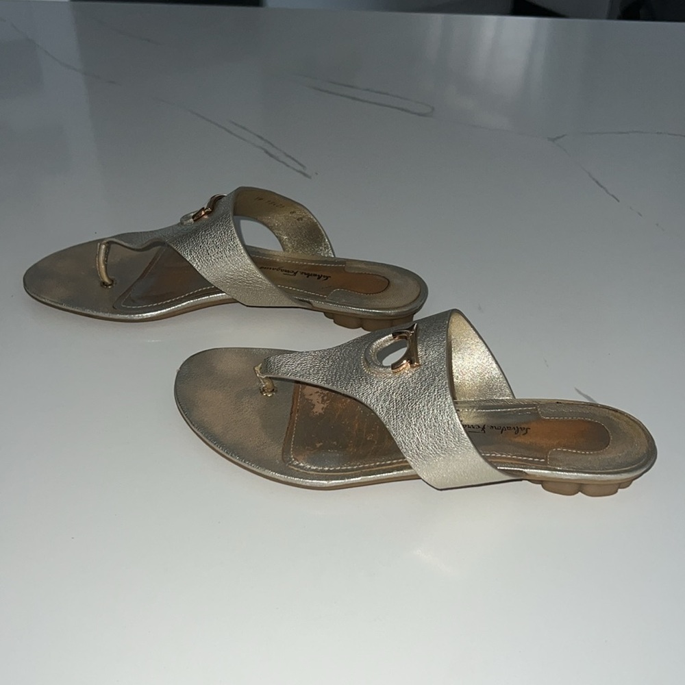 Salvatore Ferragamo GOLD/METALLIC THONGS SANDAL - Picture 5 of 14